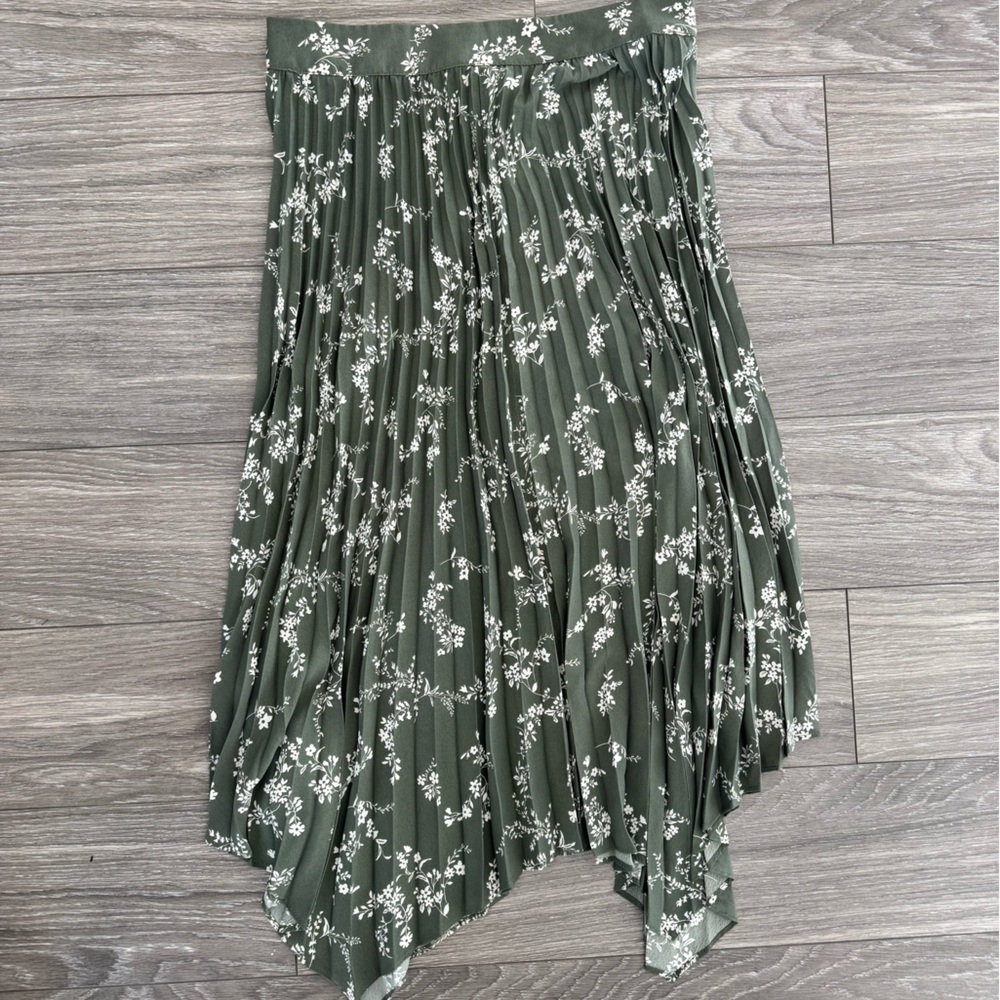 Skies Are Blue Asymmetrical Floral Skirt in Olive